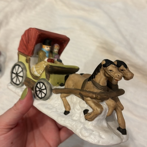 Dicken’s Collectibles Christmas Village pieces - Picture 9 of 11